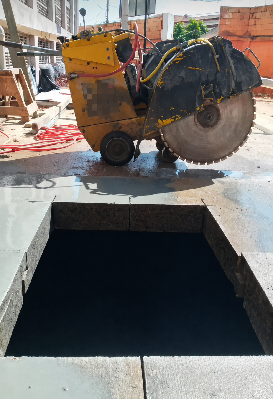 Cortadora de piso com disco diamantado para cortes em concreto